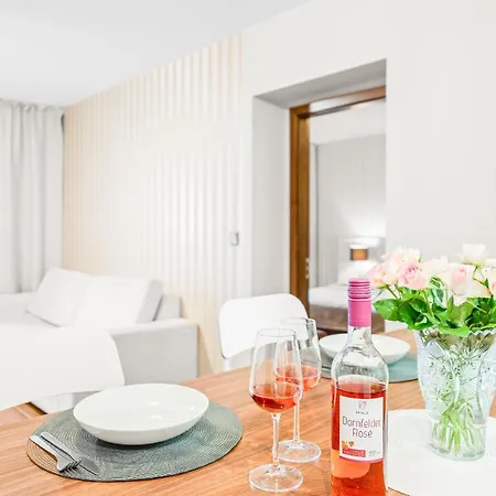 Prostorný Dvoupokojový 52m2 Apartmán *